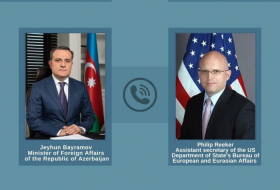  Aserbaidschan und USA tauschen sich über die Lage an der armenisch-aserbaidschanischen Grenze aus 