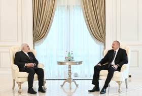   Aserbaidschanischer Präsident Ilham Aliyev empfängt den iranischen Außenminister  