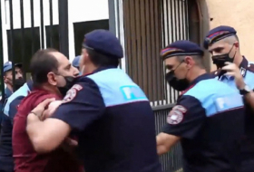     Proteste in Eriwan:   Leichen armenischer Soldaten in Kühlschränken versteckt -   VIDEO    