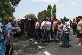 Demonstranten blockieren Straße in Armenien