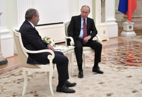   Russischer Präsident und armenischer Premierminister diskutieren über die Umsetzung des trilateralen Abkommens  