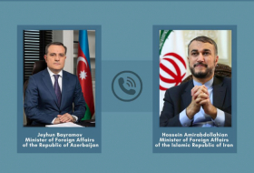   Aserbaidschanischer Außenminister führt Telefongespräche mit iranischem Amtskollegen  