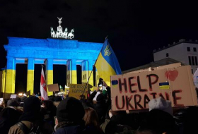  In Berlin versammeln sich die Demonstranten zur Unterstützung der Ukraine  - VIDEO  