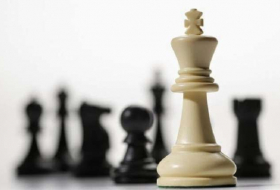 Aserbaidschaner Schachspieler ragt am Titel Tuesday Blitz drittert