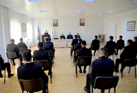   Vertreter des Büros der aserbaidschanischen Ombudsfrau besuchen die Seestreitkräfte  