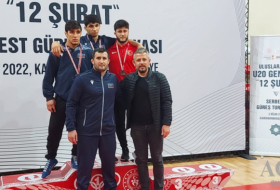 Junge aserbaidschanische Freistilringer holen in der Türkei zehn Medaillen