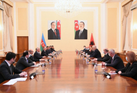 Aserbaidschanischer Premierminister trifft sich mit dem albanischen Amtskollegen