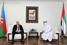  Präsident Ilham Aliyev besucht die Botschaft der Vereinigten Arabischen Emirate in Baku 