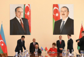 Ministerpräsidenten von Aserbaidschan und Weißrussland unterzeichnen Dokumente in Baku