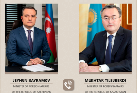   Zwischen den Außenministern Aserbaidschans und Kasachstans fand ein Telefongespräch statt  