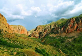   Eine Mineraliendatenbank für die Wirtschaftsregionen Ost-Zangazur und Karabach wird erstellt  
