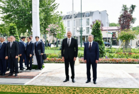  Ilham Aliyev in der Palastkomplex „Nurullaboy“