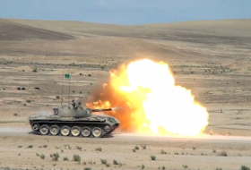   Panzereinheiten der aserbaidschanischen Armee setzen ihre Trainingsübungen fort –   VIDEO    