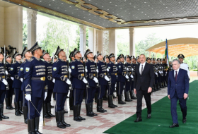  In Taschkent findet eine offizielle Begrüßungszeremonie für Präsidenten Ilham Aliyev statt 