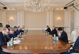   Präsident Aliyev empfängt russischen Außenminister   