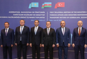   In Baku fand das erste trilaterale Treffen der Außen- und Verkehrsminister Aserbaidschans, der Türkei und Kasachstans statt  