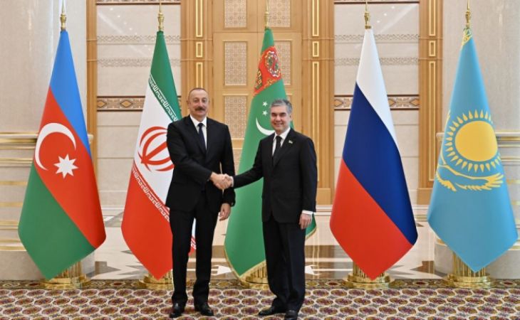   Präsident Ilham Aliyev trifft sich mit Gurbanguly Berdimuhamedow  