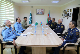  Luftstreitkräfte Aserbaidschans und Pakistans diskutieren über die Ausweitung der Zusammenarbeit 