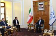   Jeyhun Bayramov traf sich mit dem Vorsitzenden des Islamischen Rates des Iran  