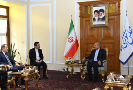   Jeyhun Bayramov traf sich mit dem Vorsitzenden des Islamischen Rates des Iran  