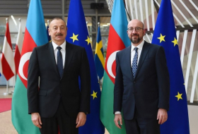   Präsident des Europäischen Rates erörtert bilaterale Fragen mit Ilham Aliyev  