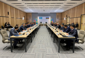   Aserbaidschan und Kasachstan besprechen die Zusammenarbeit in verschiedenen Bereichen  