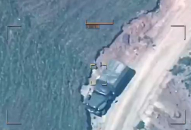   Militärlastwagen illegaler armenischer bewaffneter Formationen auf dem Territorium Aserbaidschans zerstört -   VIDEO    