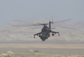   Hubschraubereinheiten der aserbaidschanischen Luftwaffe führen Übungen durch -   VIDEO    
