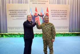   Aserbaidschanischer Verteidigungsminister besucht die Türkei  