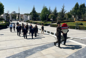   Aserbaidschanischer Verteidigungsminister besuchte den Heydar Aliyev Park in Ankara  