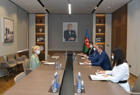   Aserbaidschanischer Außenminister trifft sich mit UNESCO-Botschafterin  
