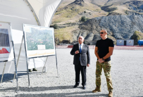  Ilham Aliyev lernte den neu gebauten Tunnel auf der Autobahn Kalbadschar-Latschin kennen 