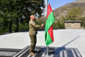  Präsident Ilham Aliyev hat in der Stadt Latschin die Flagge Aserbaidschans gehisst 