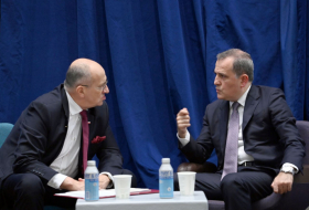   Aserbaidschanischer Außenminister trifft sich mit seinem polnischen Amtskollegen  
