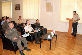   Tadschikische Delegation besucht das nach Heydar Aliyev benannte Militärinstitut  