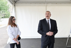   Aserbaidschanischer Präsident und die First Lady besuchen die Yuhari-Govharagha-Moschee in Schuscha  