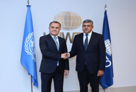   Jeyhun Bayramov traf sich mit dem Generalsekretär der Welttourismusorganisation  