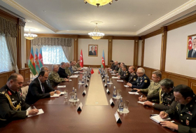 Verteidigungsminister Aserbaidschans und der Türkei berieten über den Ausbau der militärischen Zusammenarbeit - FOTOS und VIDEO