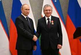  Präsident von Usbekistan hat dem Präsidenten von Russland einen Orden verliehen 