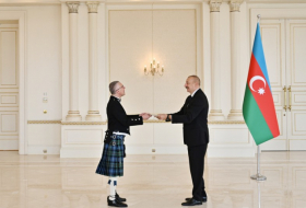   Präsident Ilham Alijev nahm das Beglaubigungsschreiben des neuen Botschafters Großbritanniens entgegen  