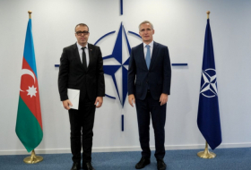   Leiter der Delegation Aserbaidschans bei der NATO überreicht Generalsekretär Jens Stoltenberg sein Beglaubigungsschreiben  