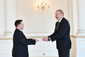   Präsident Ilham Aliyev erhält Beglaubigungsschreiben des neuen Botschafters der Republik Moldau  