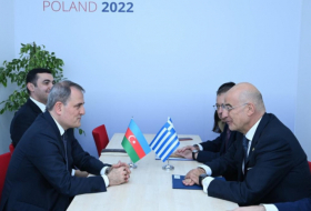   Aserbaidschanischer Außenminister informiert seinen griechischen Amtskollegen über Nachkriegszeit  