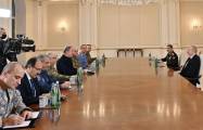   Präsident Aliyev bespricht militärische Ausbildungen mit dem Verteidigungsminister von der Türkei   