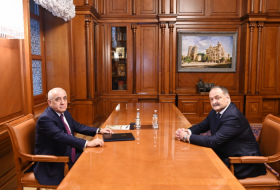   Aserbaidschanischer Premierminister trifft sich mit dem Oberhaupt der Republik Dagestan  