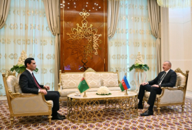  Präsident Ilham Aliyev traf sich mit seinem turkmenischen Amtskollegen 