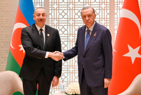   Zu Ehren der Staatsoberhäupter Aserbaidschans und der Türkei und ihrer Ehefrauen fand ein offizielles Abendessen statt  