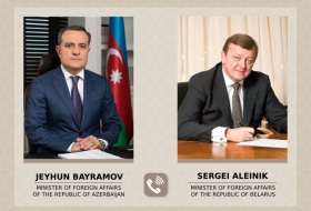   Außenminister von Aserbaidschan und Belarus haben in einem Telefongespräch bilaterale Beziehungen erörtert  