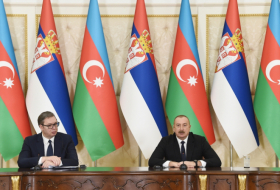   Präsidenten Aserbaidschans und Serbiens geben Presseerklärungen ab  