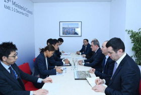 Dscheyhun Bayramov traf mit dem Staatsminister für auswärtige Beziehungen Japans zusammen 